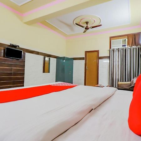 Oyo 67215 Shri Hari Radha Palace Vrindāvan Εξωτερικό φωτογραφία